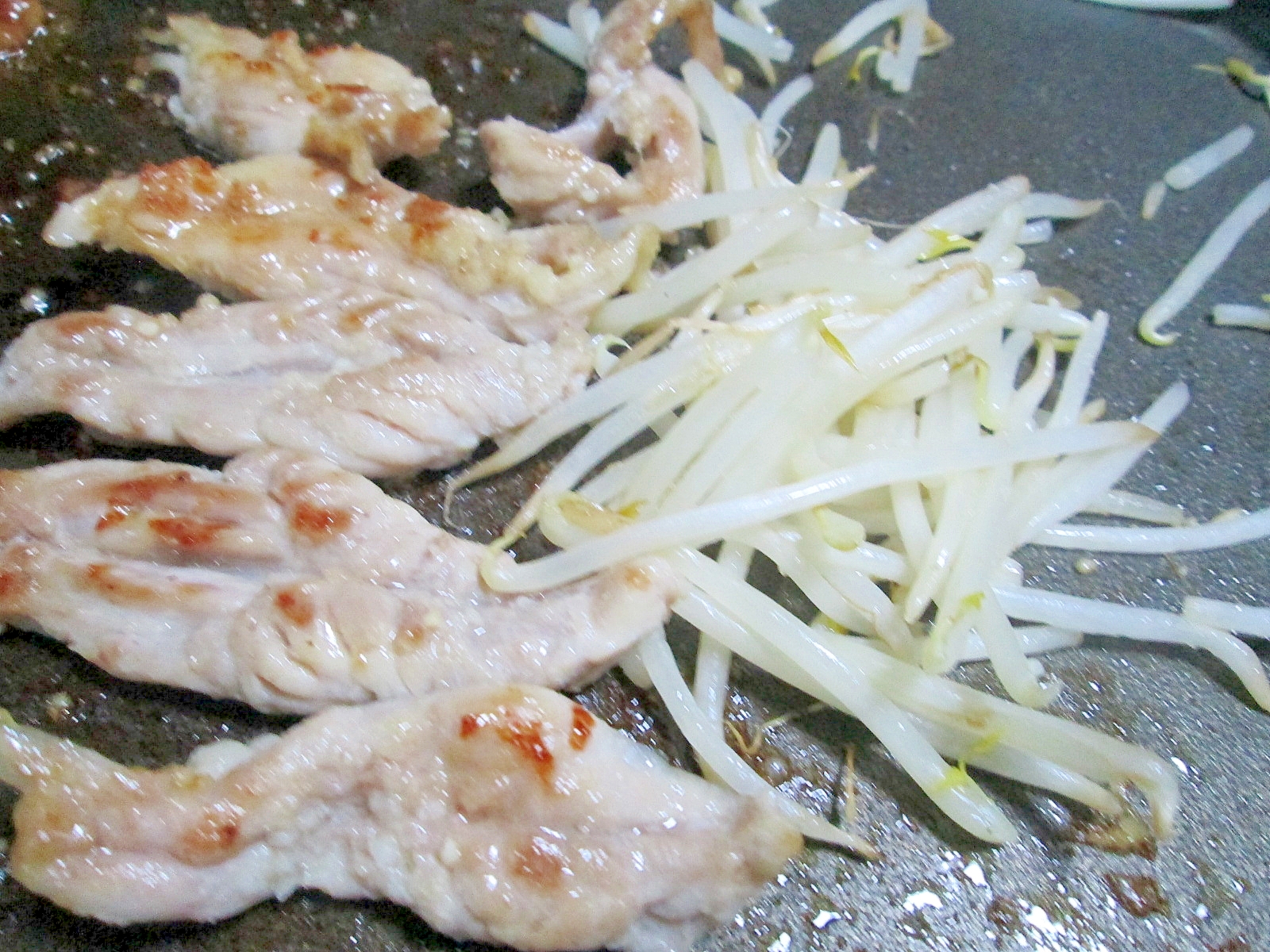鶏せせりのニンニク塩焼き