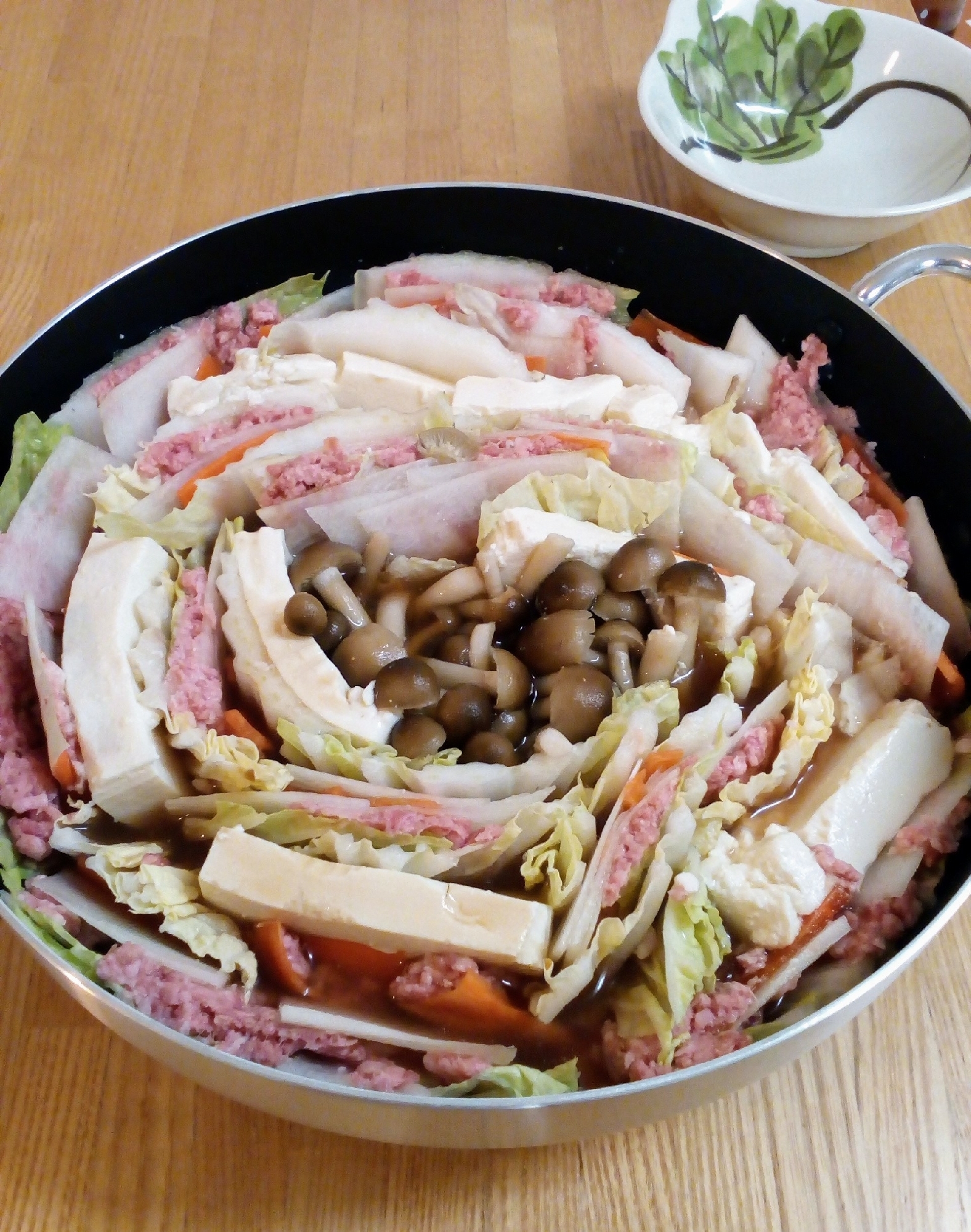 ♪旨味しみ込む♡合挽肉と白菜,大根の重ね鍋♪
