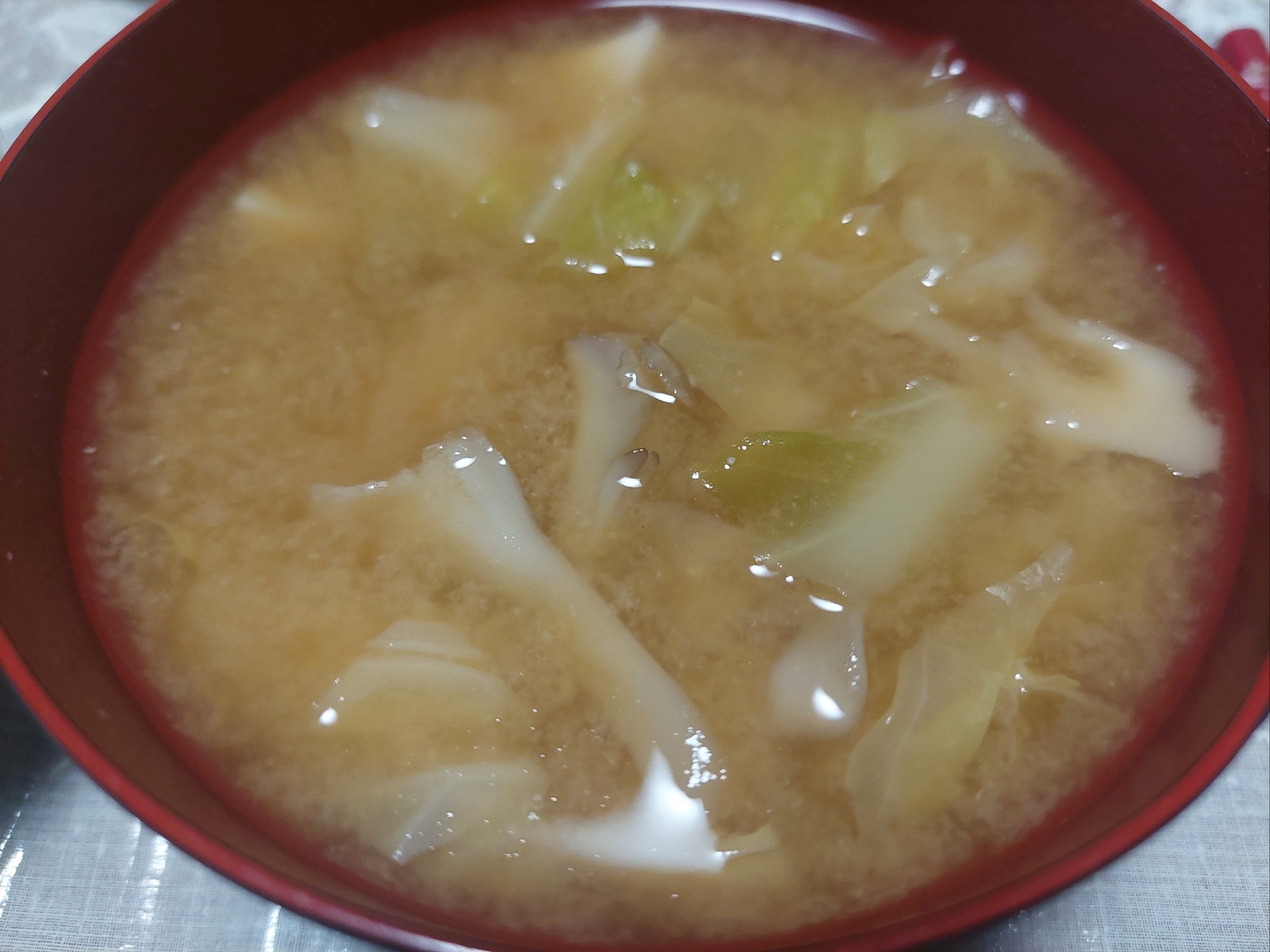 舞茸とキャベツのお味噌汁
