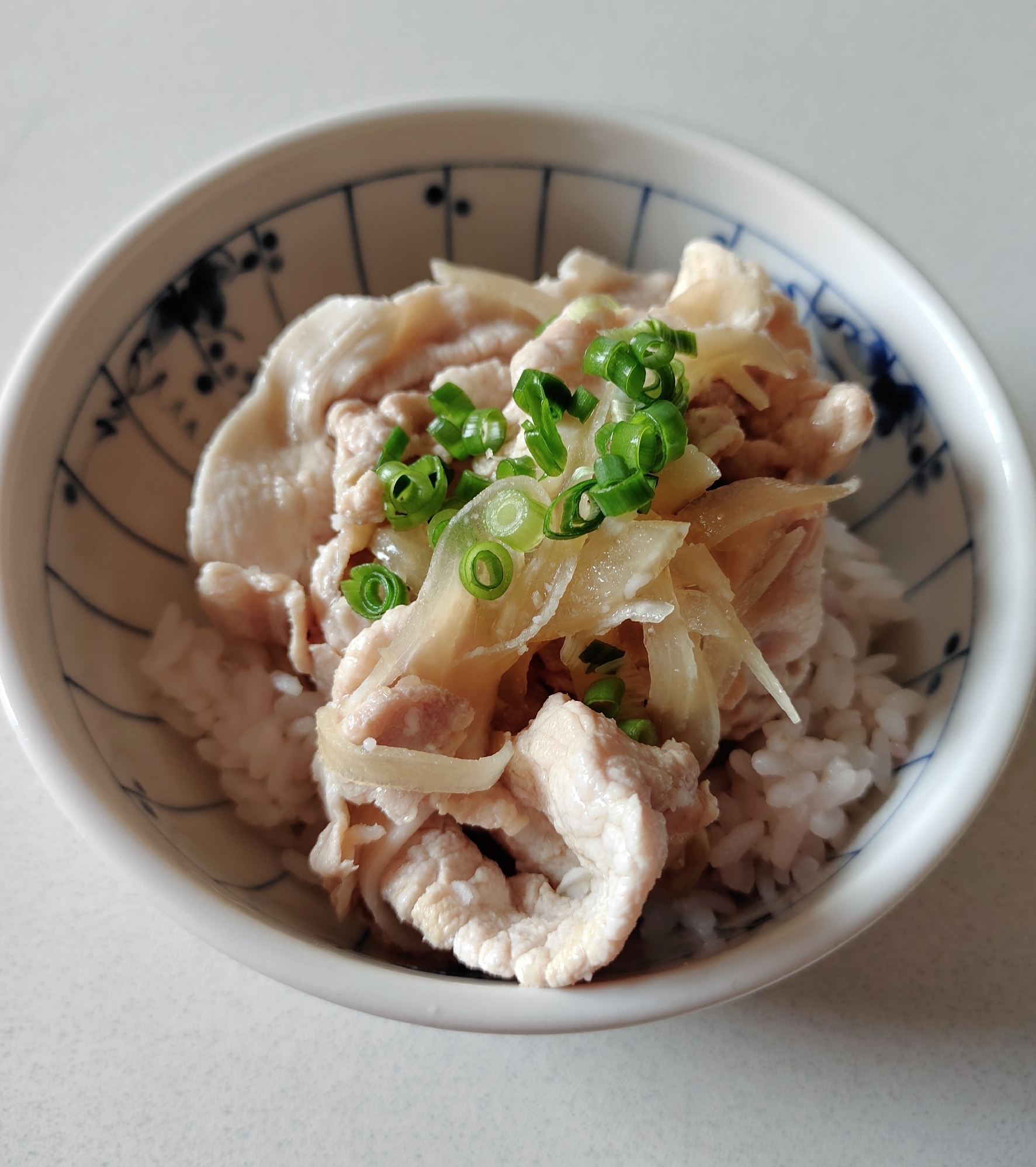 麺つゆでサッパリ!豚しゃぶ丼