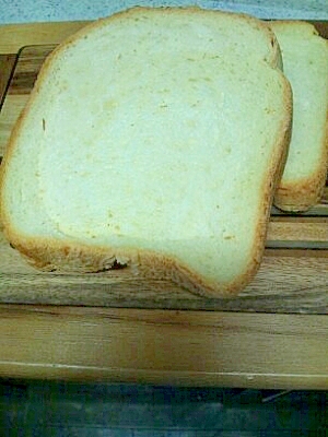 ホームベーカリー（クルミ入り食パン）
