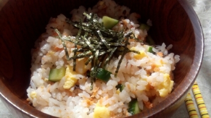 大葉がなかったので、きゅうりと梅を入れました。お手軽で美味しかったです♪