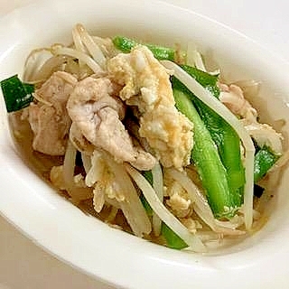豚肉入り　ニラ玉もやし