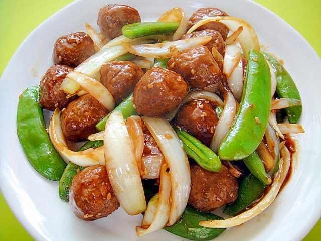 市販の肉団子で♡肉団子とスナップエンドウの甘酢炒め