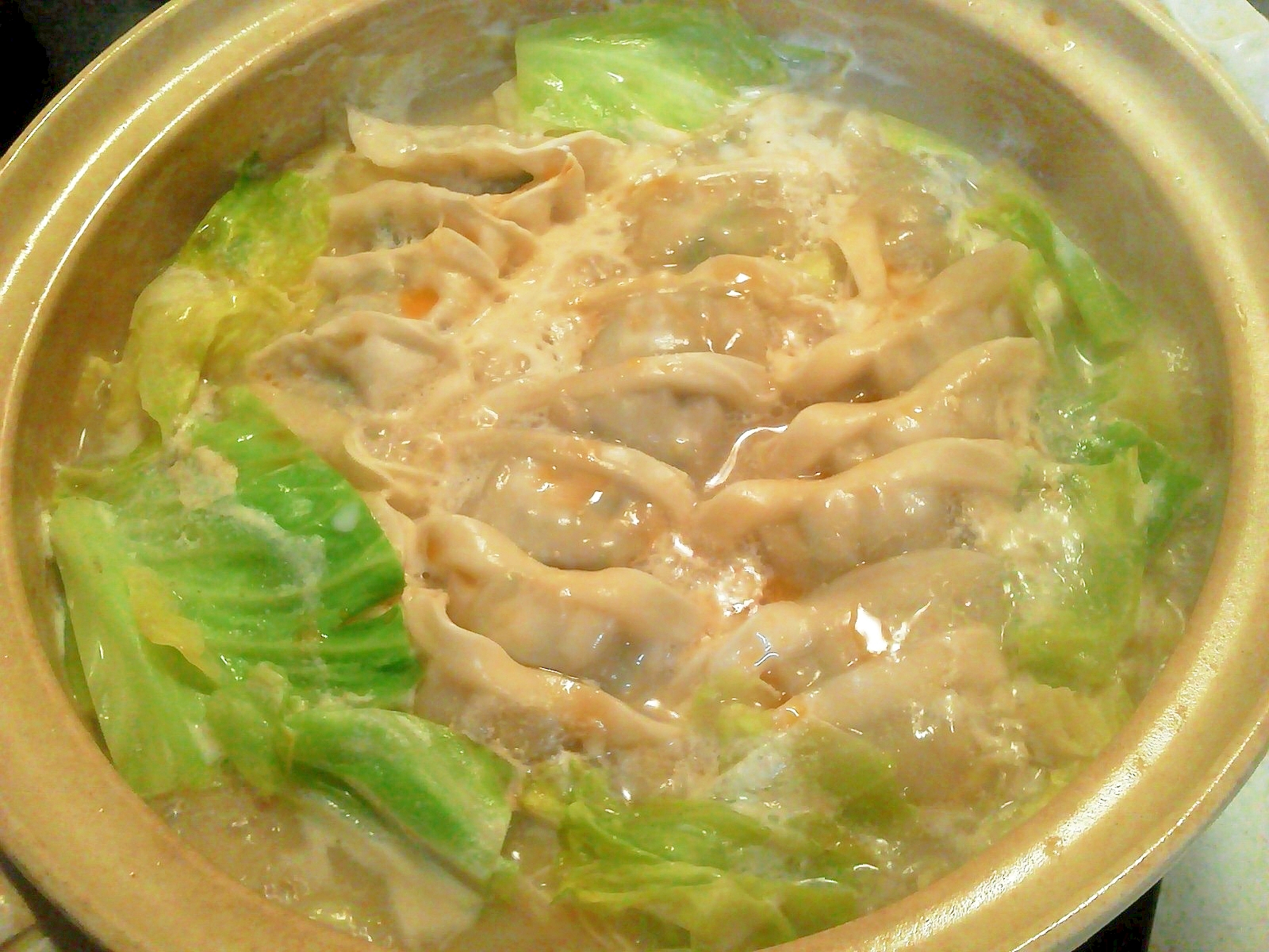 簡単！冷凍餃子で。。豆乳ぎょうざ鍋♪