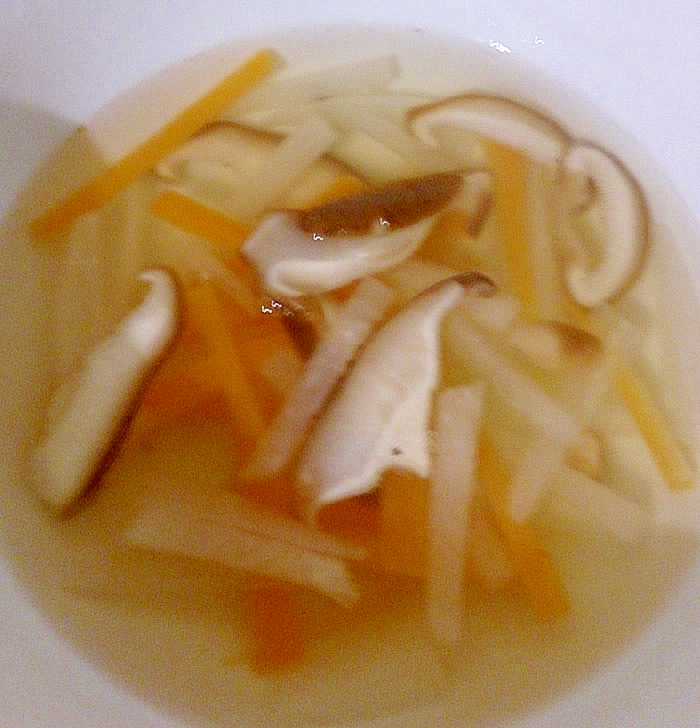 大根・しいたけ・にんじんの中華スープ