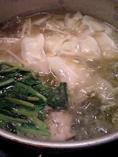 お腹いっぱい餃子鍋