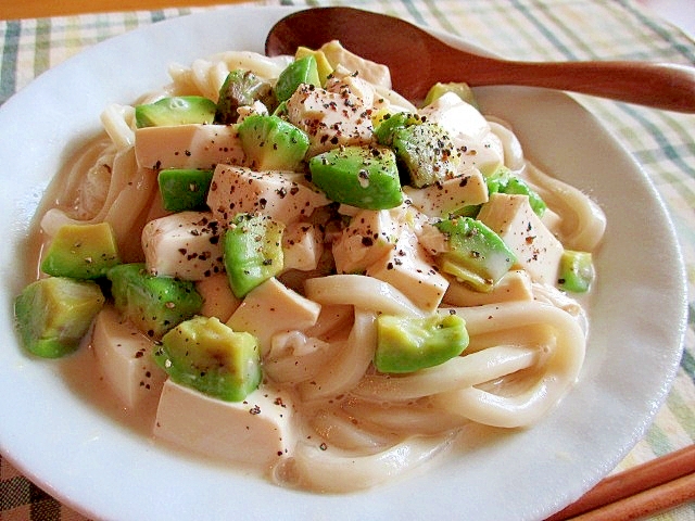 アボカドと豆腐のとろとろクリーミーうどん♪