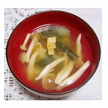 しめじ・乾燥豆腐・生わかめの味噌汁