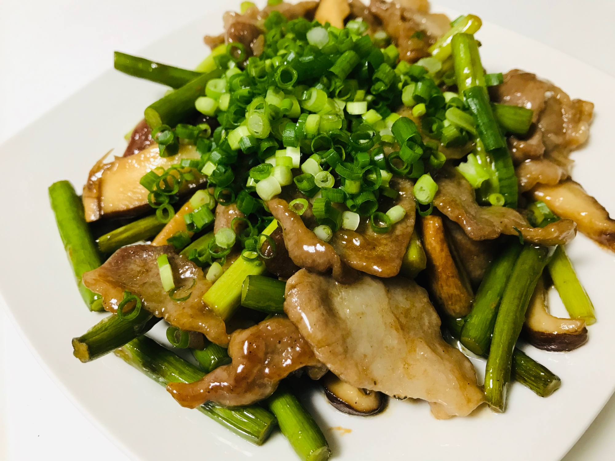 簡単！豚肉と椎茸とニンニクの芽の柚子胡椒炒め♫