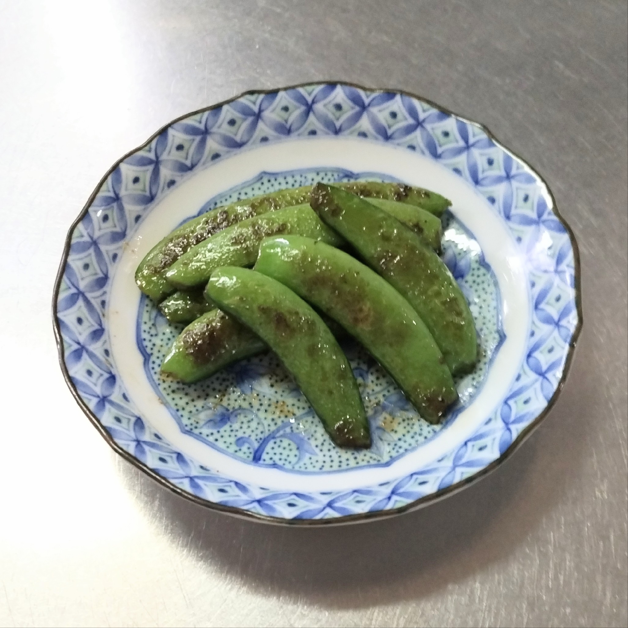 スナップえんどうのごま油炒め