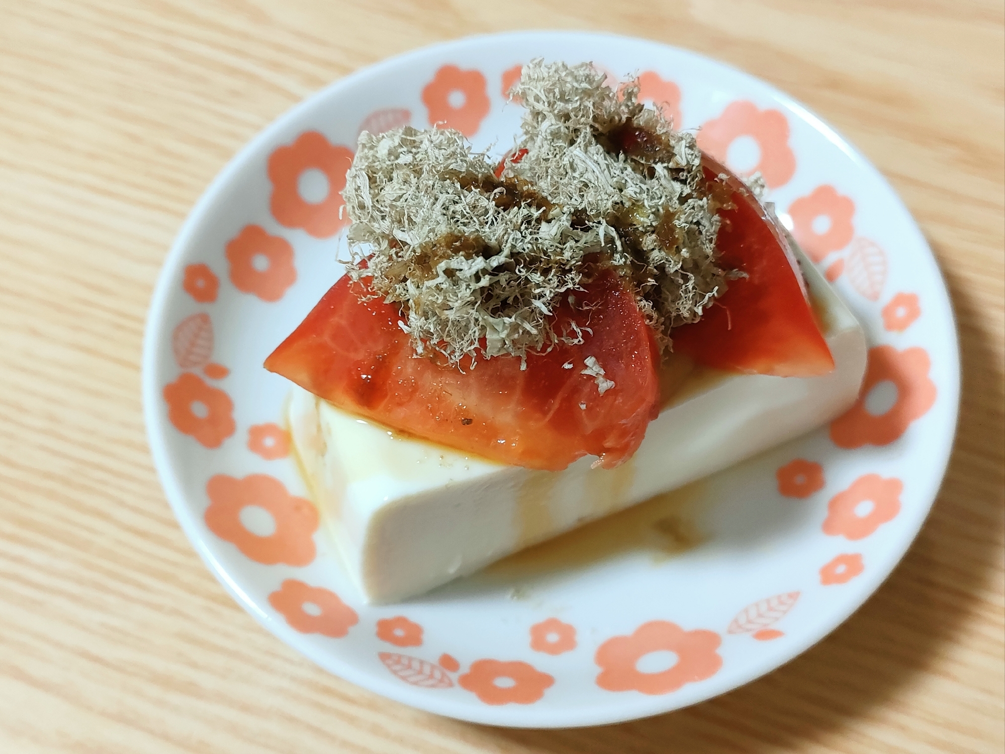 トマトととろろ昆布の冷奴