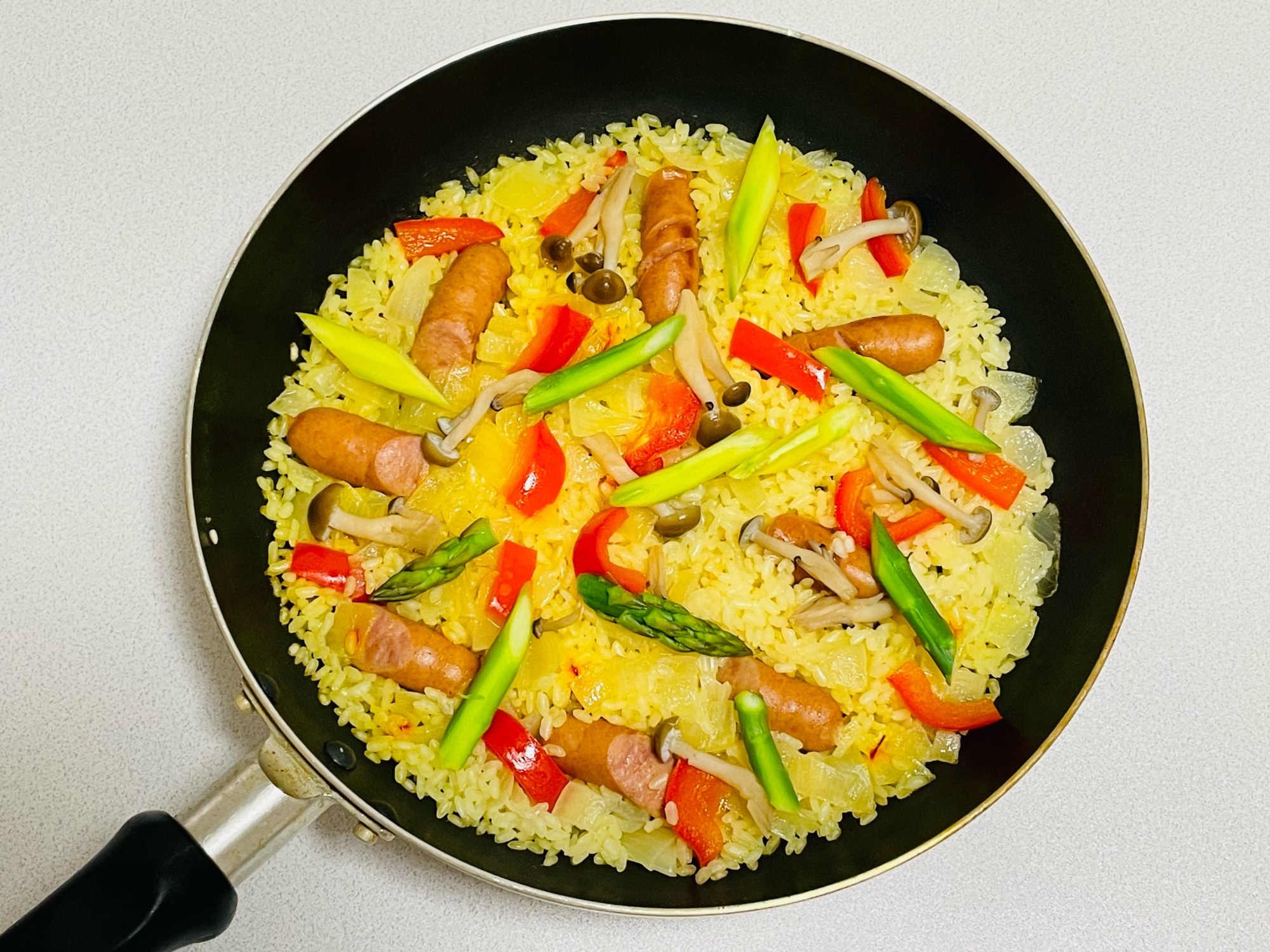 キャンプ飯！フライパンで簡単パエリア