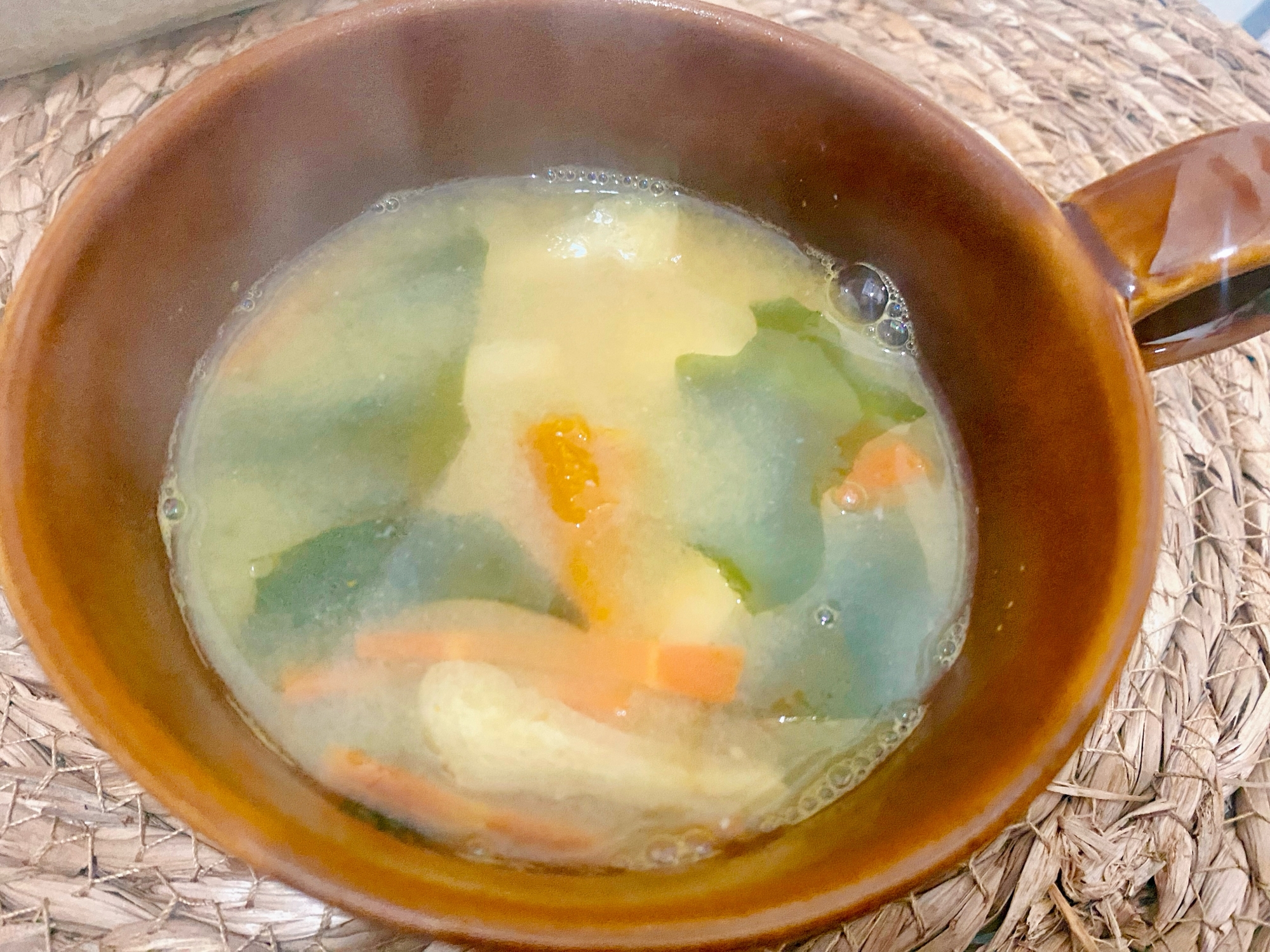 ✩°｡⋆⸜わかめと油揚げのお味噌汁✧*｡･