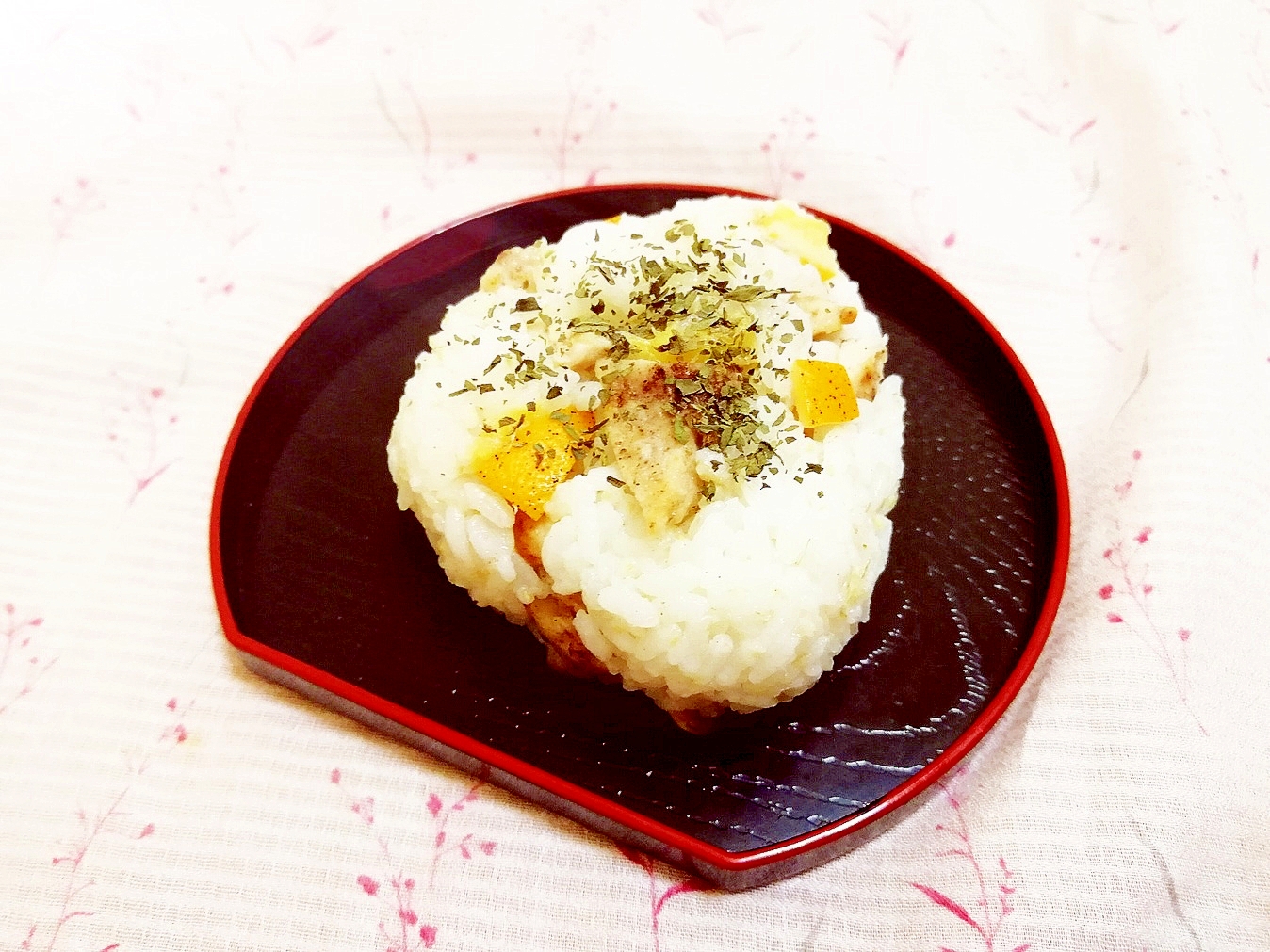 バジル風味♪塩レモンと鶏肉のおにぎり