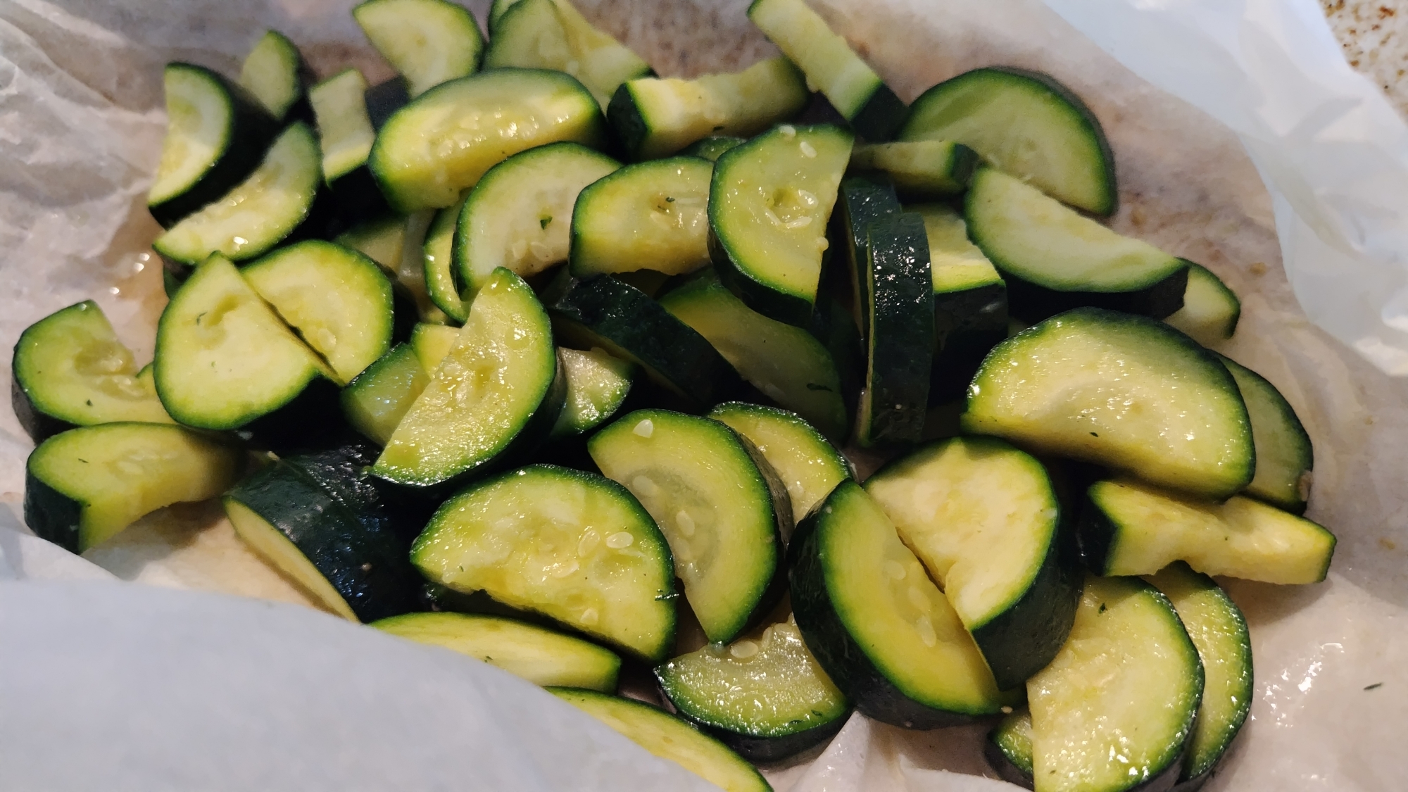 野菜のおかずꕥレンジで！ズッキーニの和風バター蒸し